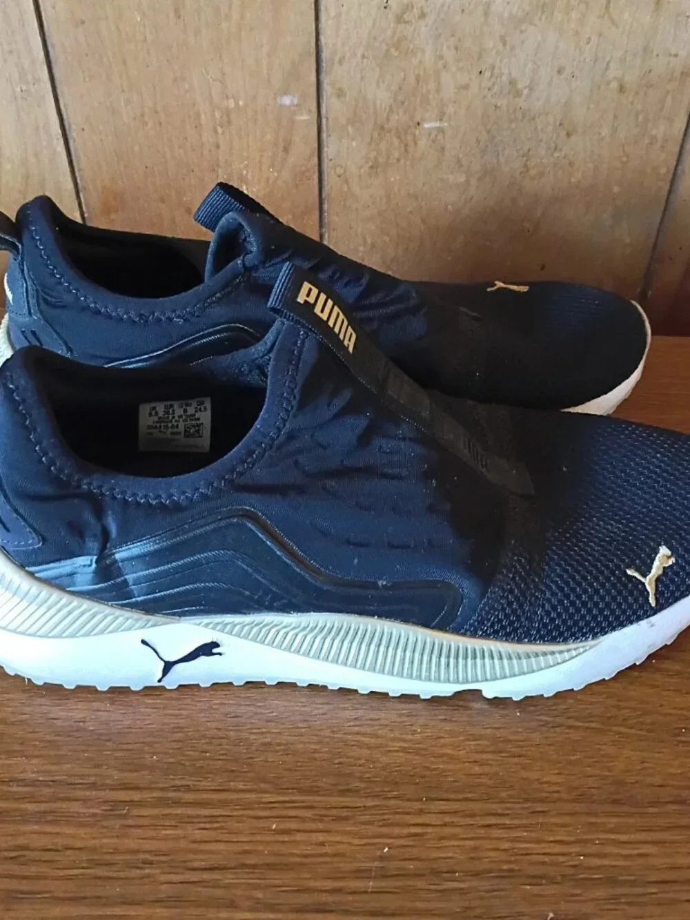 Puma Slip-On Athletic Sneakers Women's Size 5.5 Black